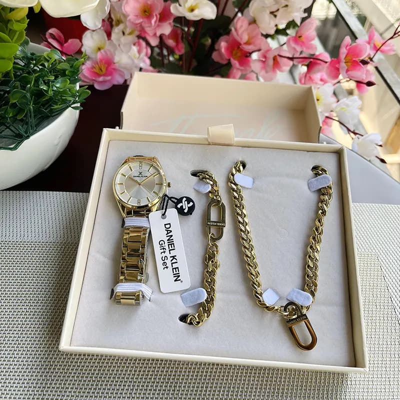 Daniel Klein Gift Set For Women With Gold-tone Watch secondary view
