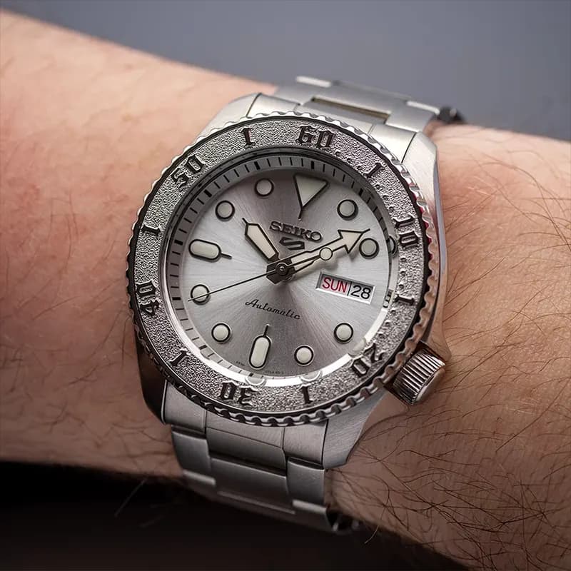 Seiko 5 Sports Silver Dial Silver-tone Men's Watch | SRPE71